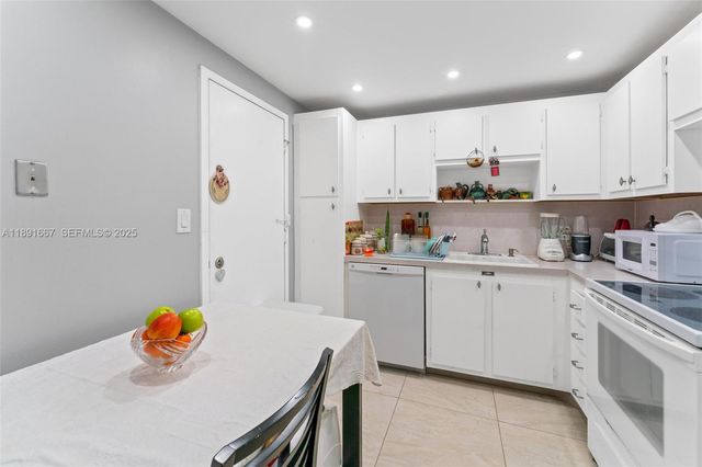 3800 S Ocean Drive 1722, Hollywood, FL 33019