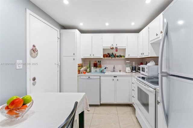 3800 S Ocean Drive 1722, Hollywood, FL 33019