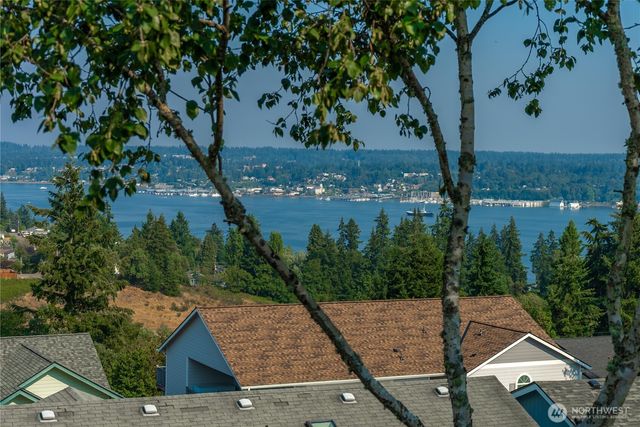 1202 Lansing Avenue W, Bremerton, WA 98312