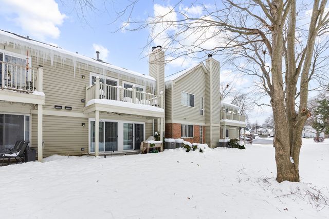 1600 Brittany Court C2, Wheeling, IL 60090