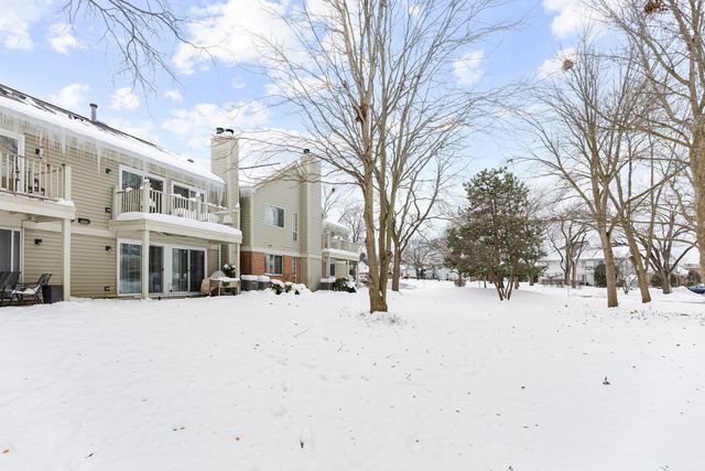 1600 Brittany Court C2, Wheeling, IL 60090