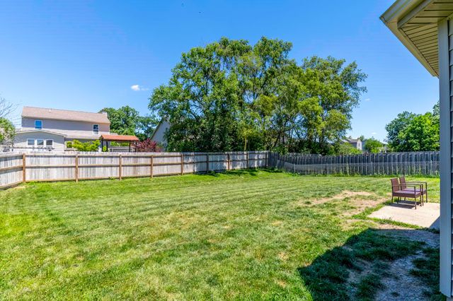8015 Cooper Point Run, Fort Wayne, IN 46835
