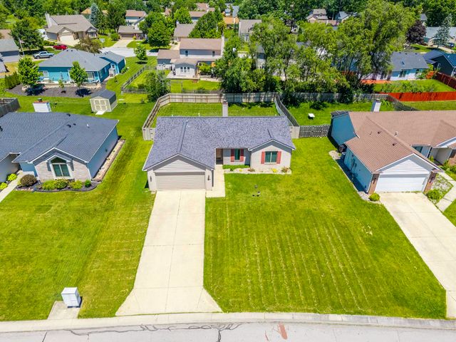 8015 Cooper Point Run, Fort Wayne, IN 46835