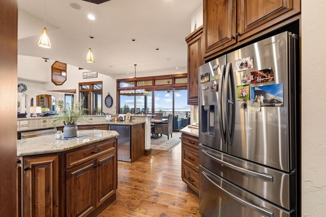 220 Oak Hills Drive, Pottsboro, TX 75076