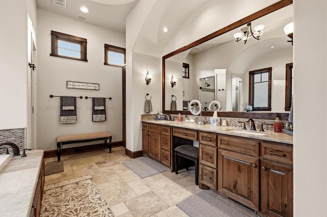 220 Oak Hills Drive, Pottsboro, TX 75076