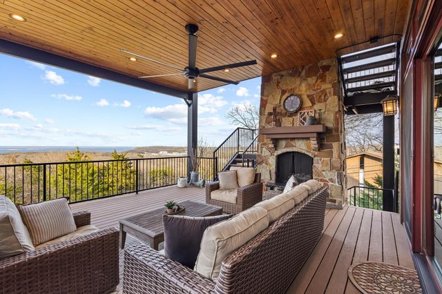 220 Oak Hills Drive, Pottsboro, TX 75076