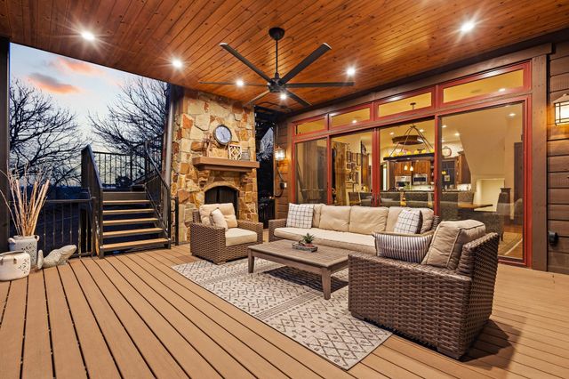 220 Oak Hills Drive, Pottsboro, TX 75076