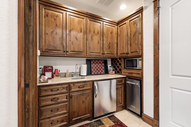 220 Oak Hills Drive, Pottsboro, TX 75076