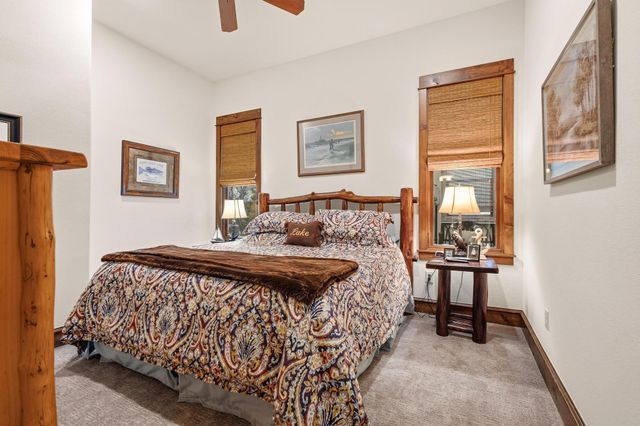 220 Oak Hills Drive, Pottsboro, TX 75076