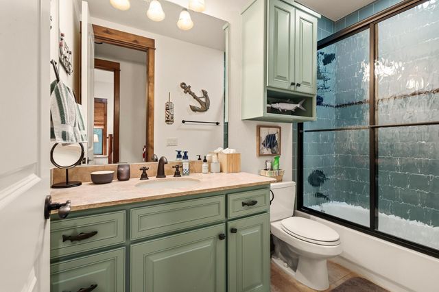 220 Oak Hills Drive, Pottsboro, TX 75076