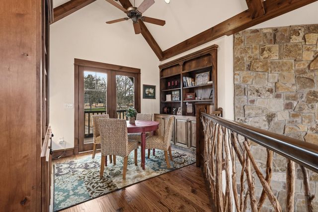 220 Oak Hills Drive, Pottsboro, TX 75076