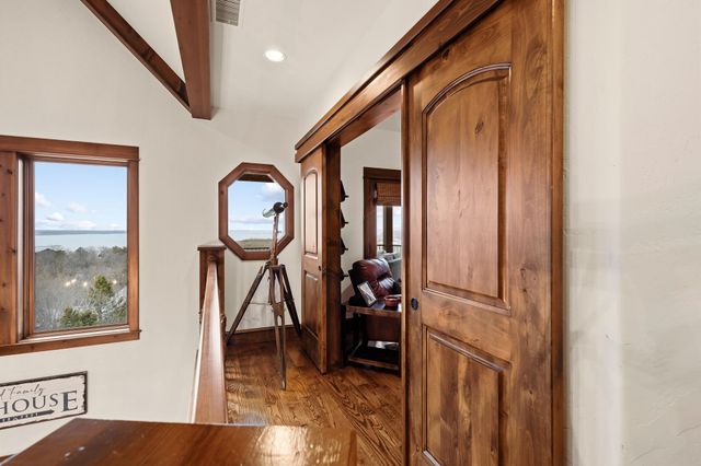 220 Oak Hills Drive, Pottsboro, TX 75076