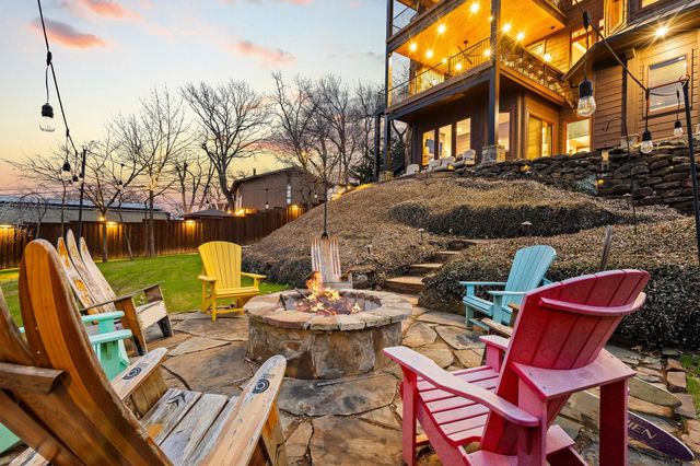 220 Oak Hills Drive, Pottsboro, TX 75076