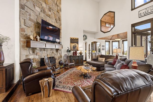 220 Oak Hills Drive, Pottsboro, TX 75076