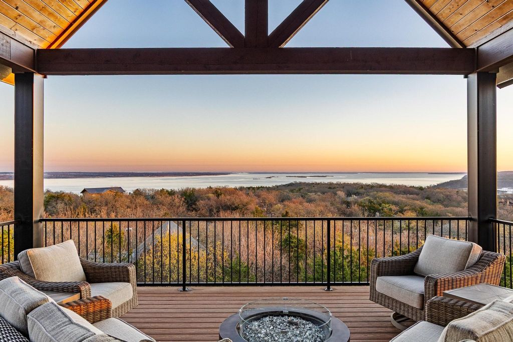 220 Oak Hills Drive, Pottsboro, TX 75076