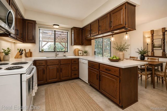 2355 Hillendale Drive, Rochester Hills, MI 48309