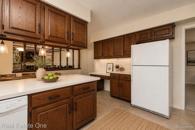 2355 Hillendale Drive, Rochester Hills, MI 48309