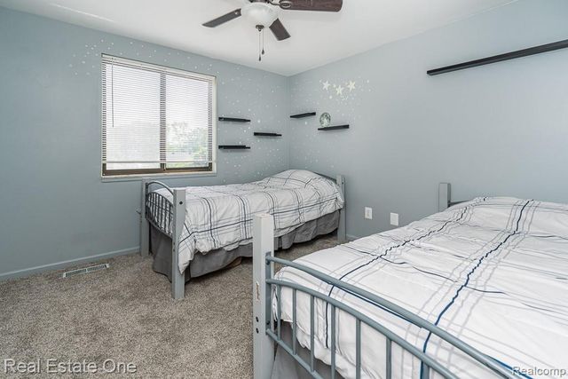 2355 Hillendale Drive, Rochester Hills, MI 48309