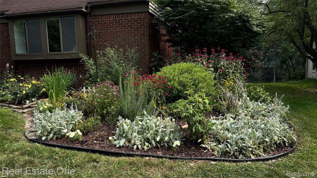 2355 Hillendale Drive, Rochester Hills, MI 48309