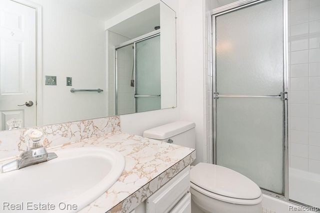 2355 Hillendale Drive, Rochester Hills, MI 48309