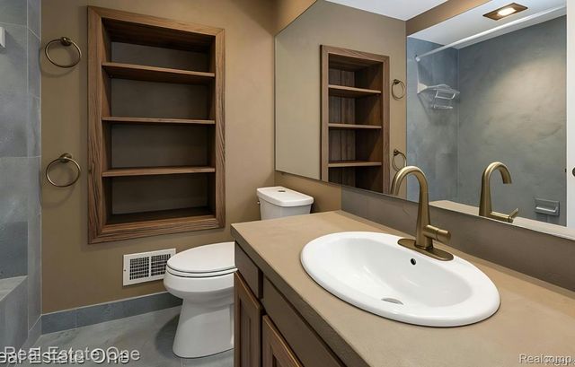 2355 Hillendale Drive, Rochester Hills, MI 48309