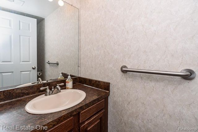 2355 Hillendale Drive, Rochester Hills, MI 48309