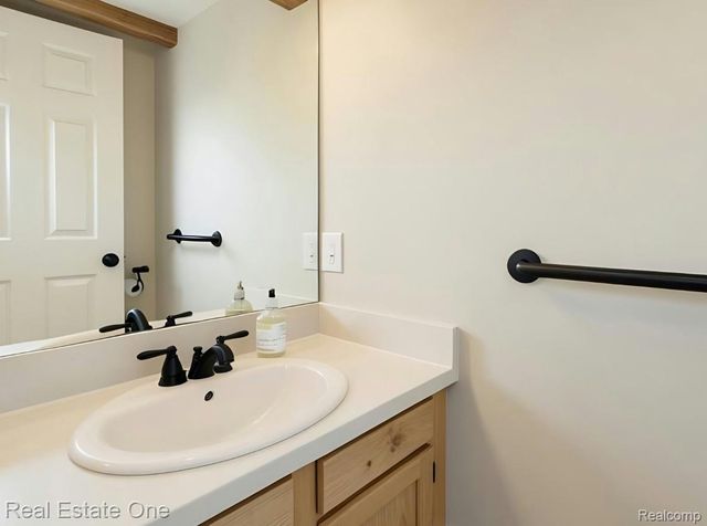 2355 Hillendale Drive, Rochester Hills, MI 48309