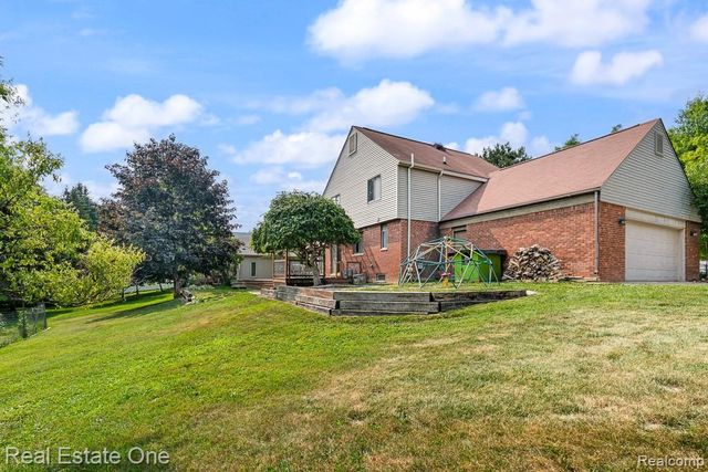 2355 Hillendale Drive, Rochester Hills, MI 48309