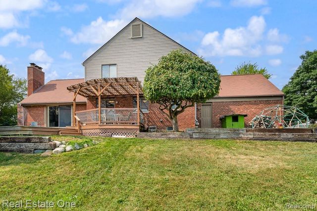 2355 Hillendale Drive, Rochester Hills, MI 48309