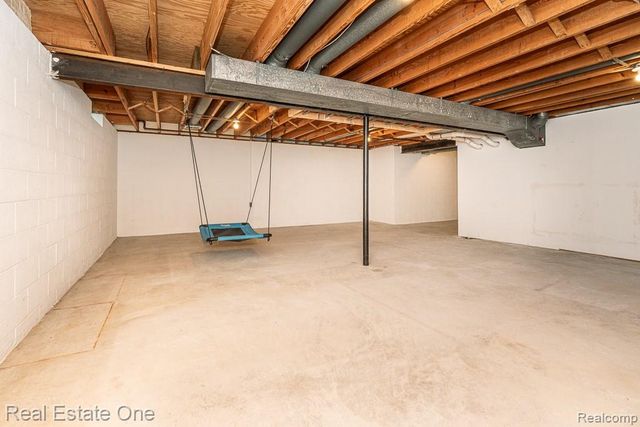 2355 Hillendale Drive, Rochester Hills, MI 48309