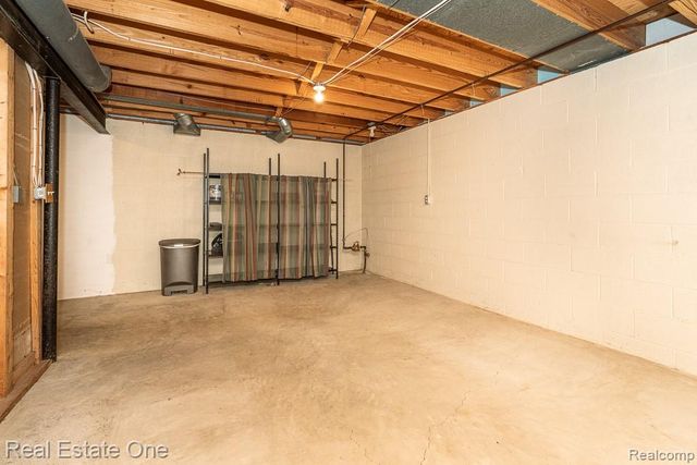 2355 Hillendale Drive, Rochester Hills, MI 48309