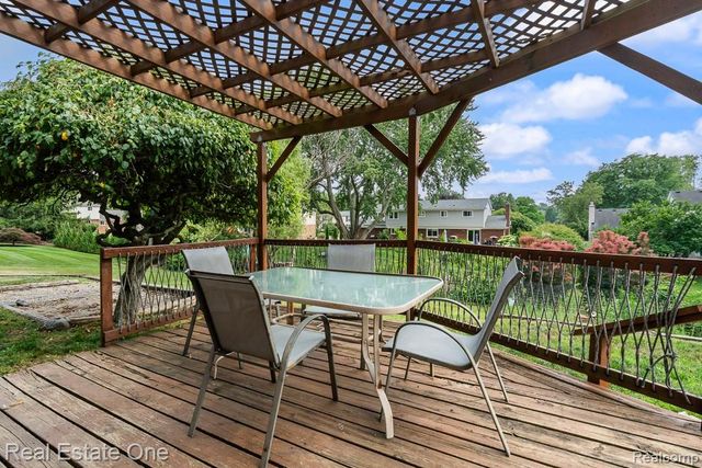 2355 Hillendale Drive, Rochester Hills, MI 48309