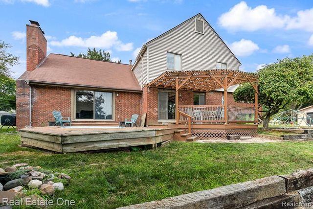 2355 Hillendale Drive, Rochester Hills, MI 48309