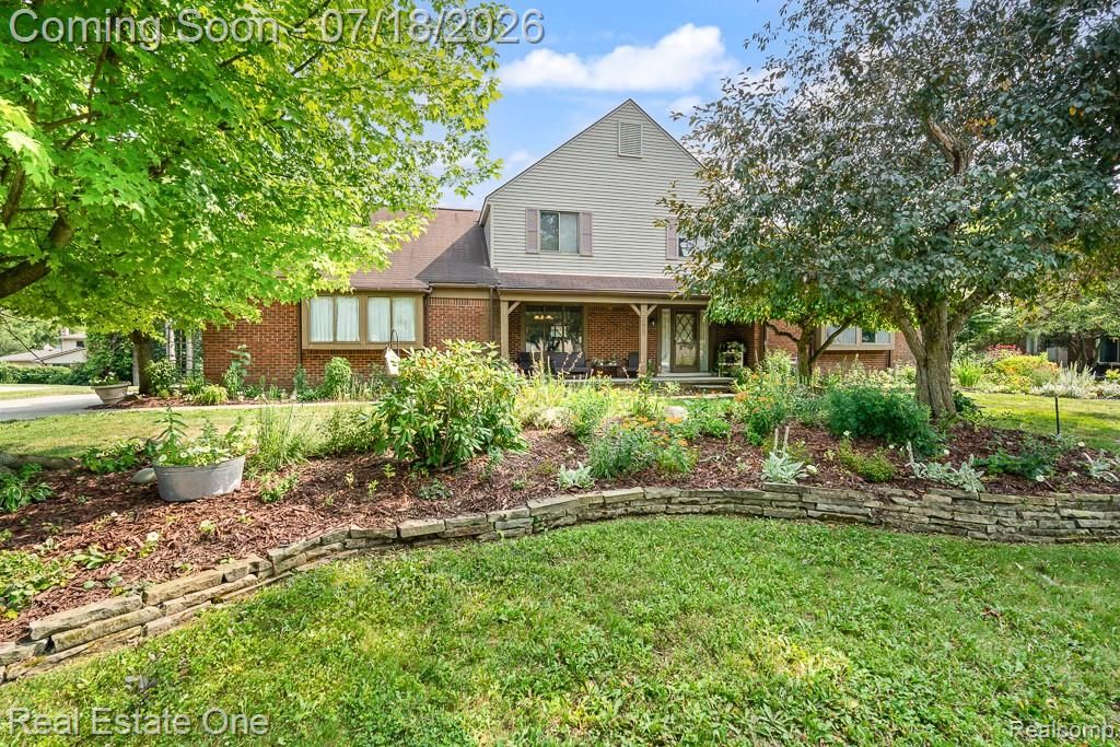 2355 Hillendale Drive, Rochester Hills, MI 48309