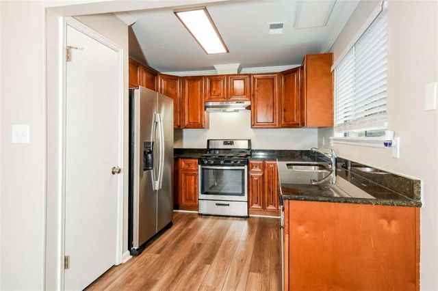 510 Creekwood Crossing, Roswell, GA 30076