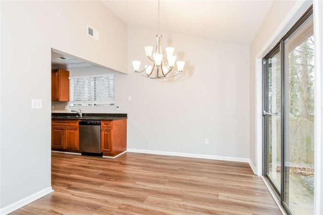 510 Creekwood Crossing, Roswell, GA 30076