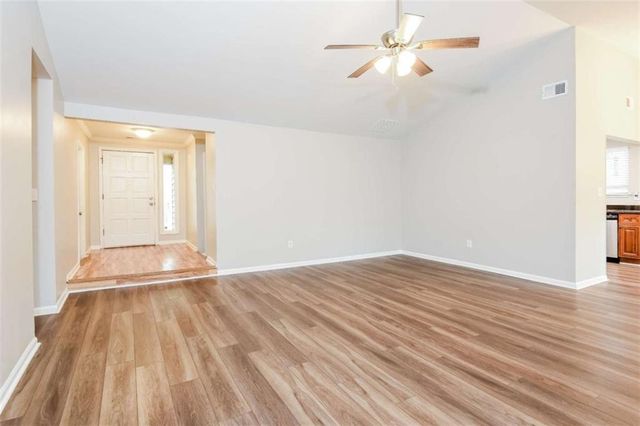 510 Creekwood Crossing, Roswell, GA 30076