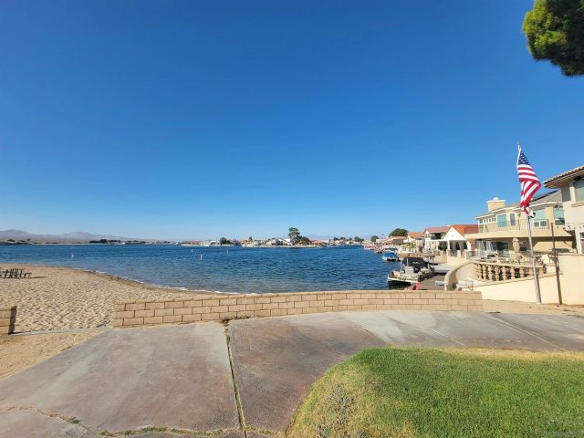 27452 Silver Lakes Pkwy, Helendale, CA 92342