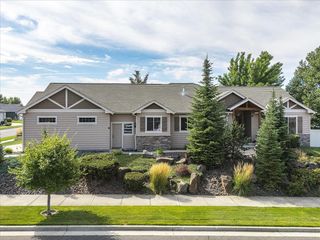 2609 W Hawthorne Rd, Spokane, WA 99208