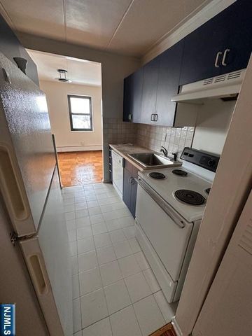 77 Prospect Avenue 6H, Hackensack, NJ 07601