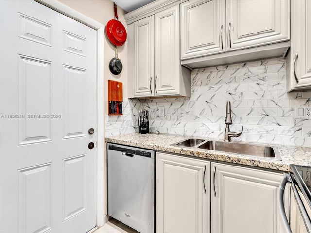 3020 NE 16th Ave 204, Oakland Park, FL 33334