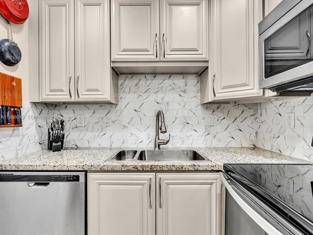 3020 NE 16th Ave 204, Oakland Park, FL 33334