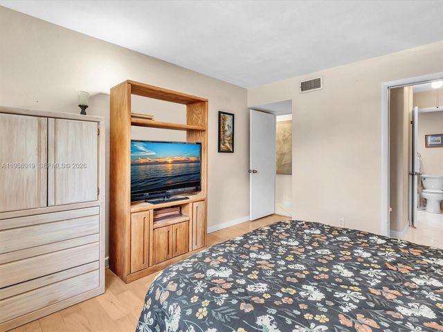 3020 NE 16th Ave 204, Oakland Park, FL 33334