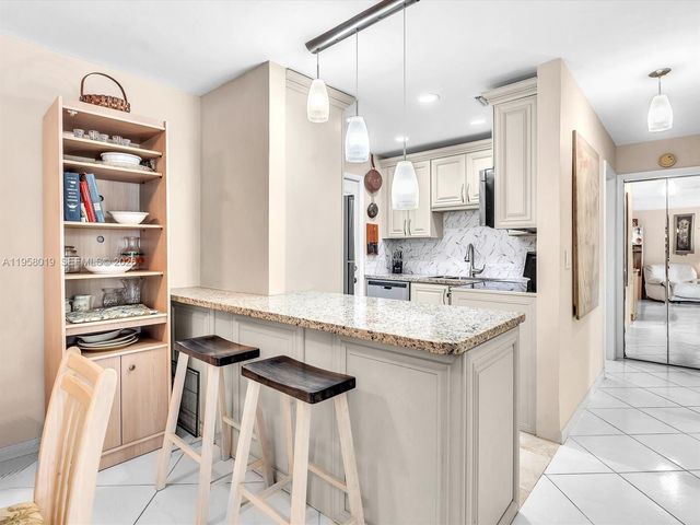 3020 NE 16th Ave 204, Oakland Park, FL 33334