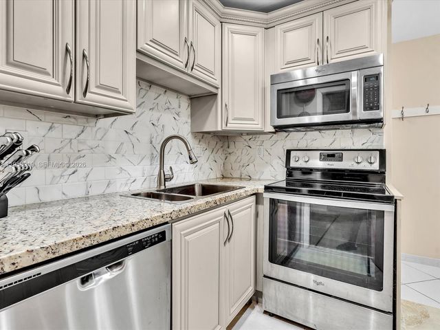 3020 NE 16th Ave 204, Oakland Park, FL 33334