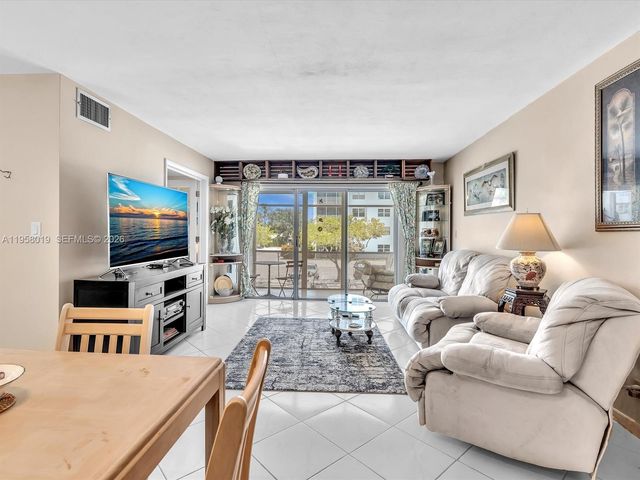 3020 NE 16th Ave 204, Oakland Park, FL 33334