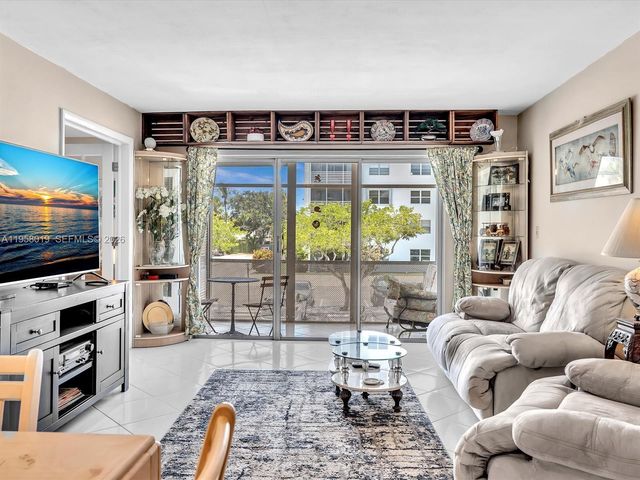 3020 NE 16th Ave 204, Oakland Park, FL 33334