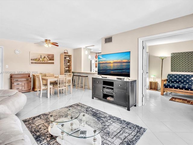 3020 NE 16th Ave 204, Oakland Park, FL 33334