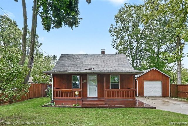 3222 Comer Drive, Flint, MI 48506