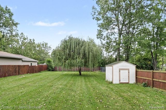 3222 Comer Drive, Flint, MI 48506